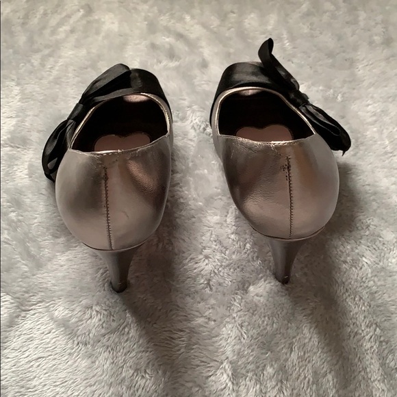 Paris Hilton Destiny Metallic Bronze Peep Toe Pumps with Black Bow - Picture 3 of 8